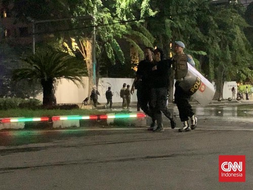 Polisi Tangkap 580 Orang dalam Gelombang Demo di 6 Daerah Jatim