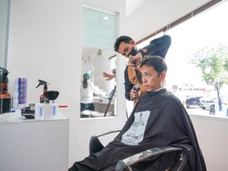 Barbershop Gratis Serambi MyPertamina, Bisa Istirahat Sambil Cukur Rambut