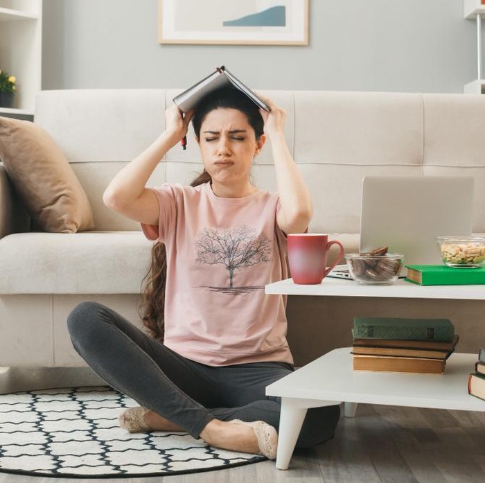 Tidak mengelola stres dengan baik/Foto: freepik/stoccking