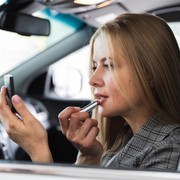 7 Barang yang Tidak Boleh Kamu Tinggal di Mobil Saat Mudik, Lipstik Salah Satunya!