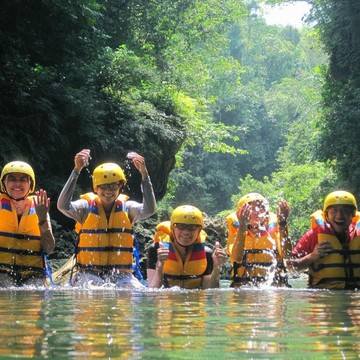 7 Destinasi Wisata Favorit di Jawa Barat, Libur Lebaran Bersama Keluarga Makin Seru!