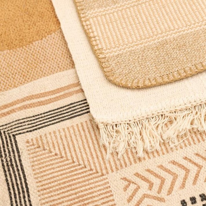 Salah satu benda yang tidak boleh dicuci di mesin adalah kategori barang berat dan besar seperti karpet atau selimut.