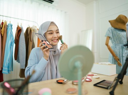 9 Tips Makeup 'Habis Mandi' Jadi Tren di TikTok, Bagus untuk Lebaran