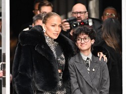 Anak Jennifer Lopez Gender Netral, Ungkap Nama Baru Setelah Lulus SMA