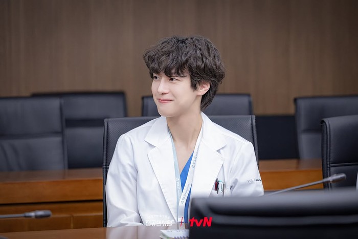 Kang You Seok di Resident Playbook/ Foto: instagram.com/tvn_drama