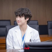 Mantan Idol Banting Setir Jadi Residen, Simak Potret Kang You Seok di Drakor Medis Baru