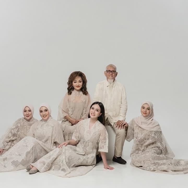 <p>Artis cantik Shandy Aulia diketahui lahir dari keluarga yang berbeda keyakinan, Bunda. Shandy sendiri memiliki Bunda yang beragama nasrani sementara sang Ayah beragama Islam. (Foto: Instagram: @shandyaulia)</p>