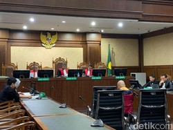 Hakim Izinkan Adik Hendry Lie Ikuti Sidang Kasus Korupsi Timah Lewat Zoom
