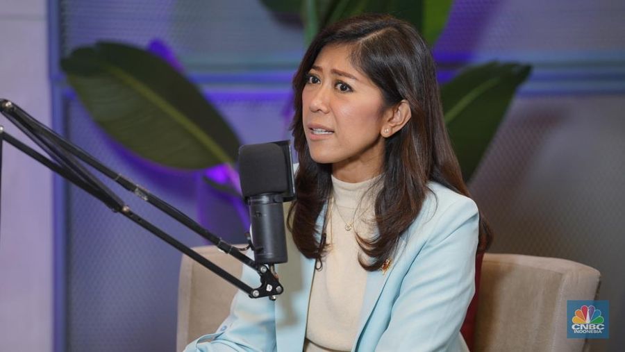 Menteri Komunikasi dan Digital, Meutya Hafid menyampaikan paparan dalam CNBC Indonesia Top Women Talks di Jakarta, Selasa (25/3/2025). (CNBC Indonesia/Tias Budiarto)