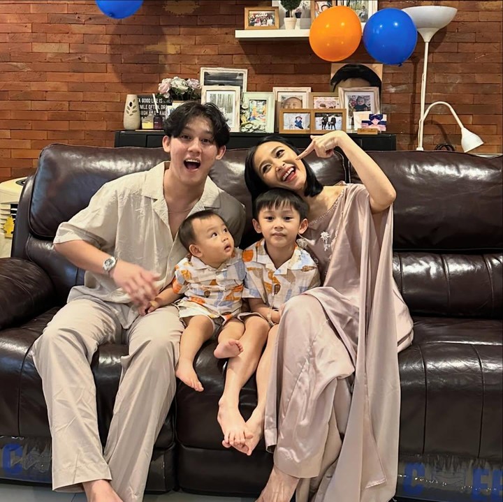 <p>Setelah menikah dengan Jevin Julian, penyanyi Rinni Wulandari dikaruniai dua orang putra tampan, Bunda. Si sulung Nord Kiano Julian, selalu menarik perhatian netizen. (Foto: Instagram: @rinni_w)</p>