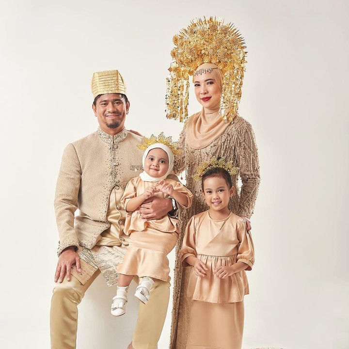 <p>Setelah menikah dengan Irvan Hanafi pada tahun 2014, artis Fitri Tropica dikaruniai dua anak cantik, Bunda. Si bungsu Kamya Aisa Hanara pun kerap menarik perhatian netizen. (Foto: Instagram: @fitrop)</p>