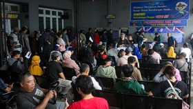 Cerita Warga Rela Berdesakan di Samsat Demi Hapus Tunggakan 7 Tahun