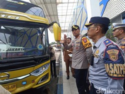 Angkutan Mudik di Kota Blitar Disidak, Petugas Temukan Ban Bus Tak Standar