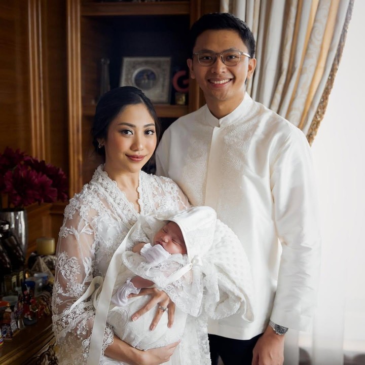 <p>Adik Nikita Willy, Nona Willy, melahirkan anak keduanya yang berjenis kelamin perempuan pada 26 November 2024, Bunda. Bayi cantik ini pun diberi nama Retania Sybilla Baghaskara. (Foto: Instagram: @nonawilly)</p>
