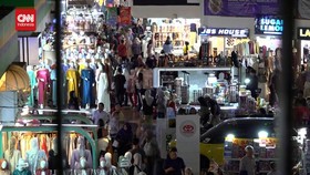 VIDEO: Ramai-Ramai Warga Belanja di Pasar Jelang Lebaran 2025