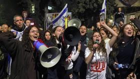 FOTO: 100 Ribu Warga Israel Demo, Desak Netanyahu Setop Agresi Gaza
