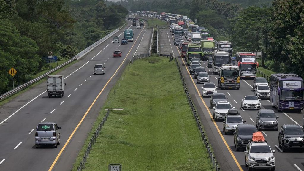 41 Ribu Kendaraan Lintasi Tol Cipali dalam 8 Jam