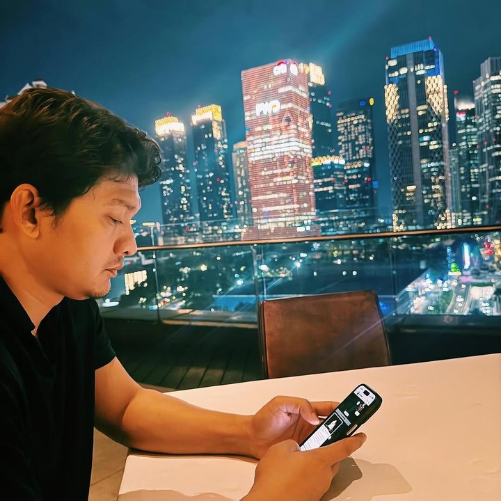<p>Momen itu diketahui langsung melalui beberapa foto dan video yang diunggah oleh Audy di akun Instagram pribadinya. Pada <em>postingan</em> itu, Audy juga mengungkap perasaan bahagianya terhadap sang suami. (Foto: Instagram@audyitem)</p>