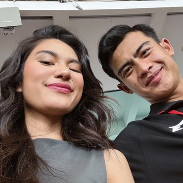 Momen Pratama Arhan Dipangku Azizah Salsha Jadi Omongan