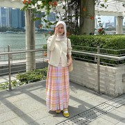 Get The Look: OOTD Hijab Playful ala Yure Zalina, Gingham Skirt Curi Perhatian!