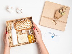 13 Ide Hampers untuk Rekan Kerja, Hadiah Praktis yang Bermanfaat
