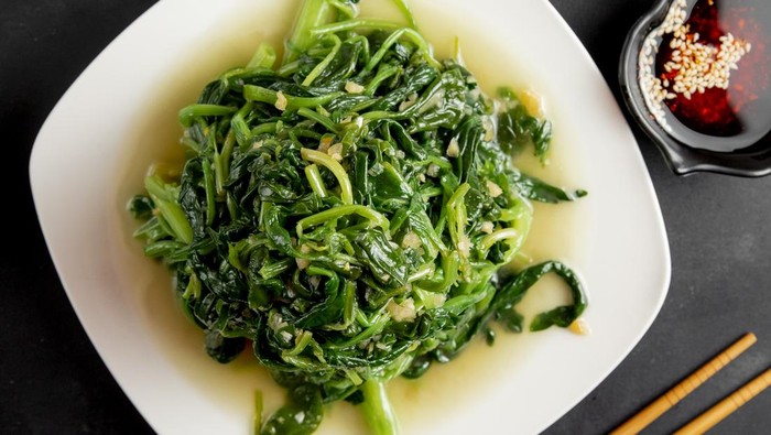 Simak Cara Menumis Kangkung Agar Daunnya Tetap Hijau dan Segar!