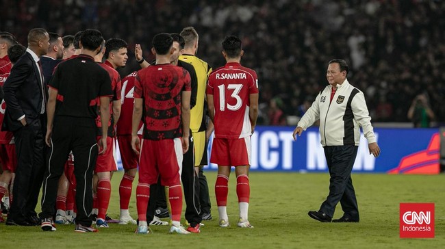 Erick Berharap Prabowo Hadir di GBK, Bawa Hoki untuk Timnas Indonesia Ketua PSSI Erick Thohir berharap Presiden RI Prabowo Subianto hadir langsung di Stadion Utama Gelora Bung Karno (SUGBK) dan membawa hoki untuk Timnas Indonesia.