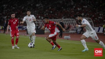 Berita Panas dari Dunia Sport CNN : Trio Kambuaya, Pelupessy, dan Haye: Asa Indonesia Kuasai Lini Tengah