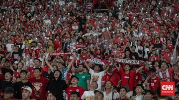 Kabar Sport CNN Terbaru : 30 Ribu Syal Timnas Indonesia Dibagikan Gratis di GBK