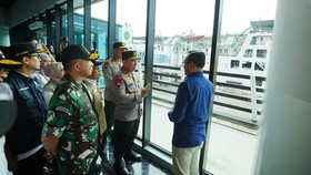 Kapolri & Panglima TNI Pantau Arus Mudik Pelabuhan Merak dari Udara