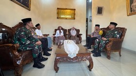 Kapolri-Panglima Temui Keluarga Polisi Korban Tembak di Sabung Ayam