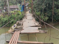 Pemprov Banten Akan Perbaiki Jembatan Gantung Rusak di Desa Citorek Lebak