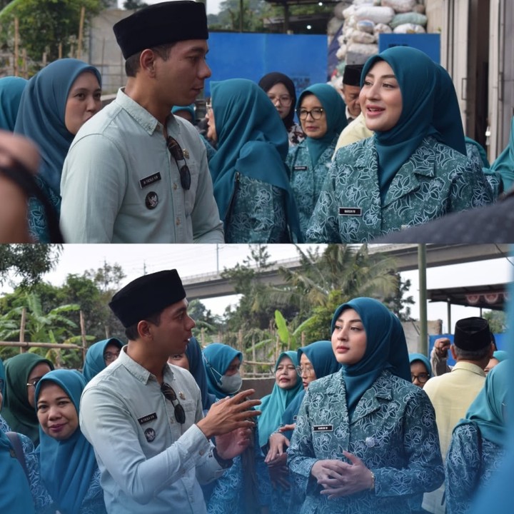 <p>Penampilan Margin saat melakukan kunjungan mencuri perhatian. Bunda satu anak ini terlihat cantik mengenakan seragam PKK berwarna biru toska. (Foto: Instagram @margaasih_serasi)</p>