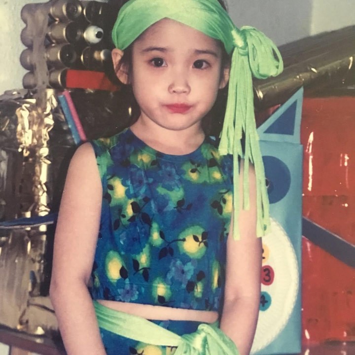 <p>Artis Korea IU atau Lee Ji Eun tengah hangat dibicarakan berkat perannya sebagai Oh Ae Sun dan Yang Geum Myeong dalam drakor When Life Gives You Tangerines. (Foto: Instagram @dlwlrma)</p>
