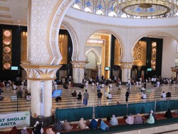 Masjid di Bekasi Sediakan Ceramah Berbahasa Isyarat untuk Jemaah Tuli
