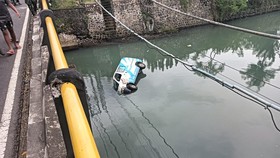 Ambulans Nyemplung Diseruduk Truk, Jenazah Mengapung di Sungai Bali