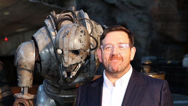 Nick Frost dikabarkan diincar untuk memerankan Hagrid, manusia setengah raksasa penjaga Hogwarts, dalam serial Harry Potter.