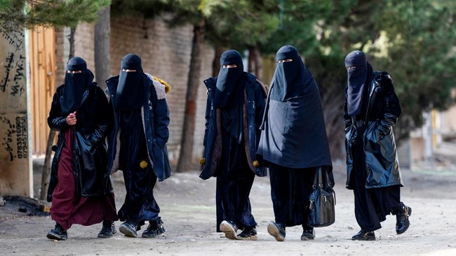 FOTO: Dari Burqa ke Abaya: Langkah Kecil Menuju Kebebasan