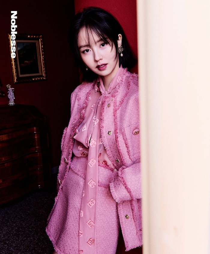 Potret terbaru Kim So Hyun bersama Noblesse Korea juga mengundang harapan diantara para penggemar yang menginginkan sang aktris suatu saat dapat memerankan karakter konglomerat karena aura mahalnya sangat kuat./ Foto: instagram.com/wow_kimsohyun