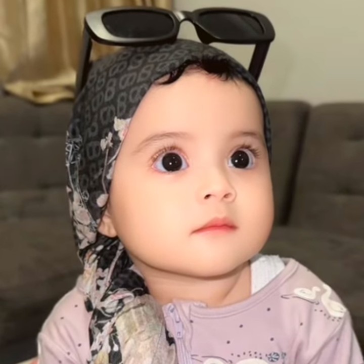 <p>Diketahui Nadya Mustika adalah perempuan keturunan Sunda-Arab. Jadi, tidak heran jika Shireen mendapatkan mata yang indah ini, Bunda. (Foto: Instagram: @iqbalfitrahr)</p>
