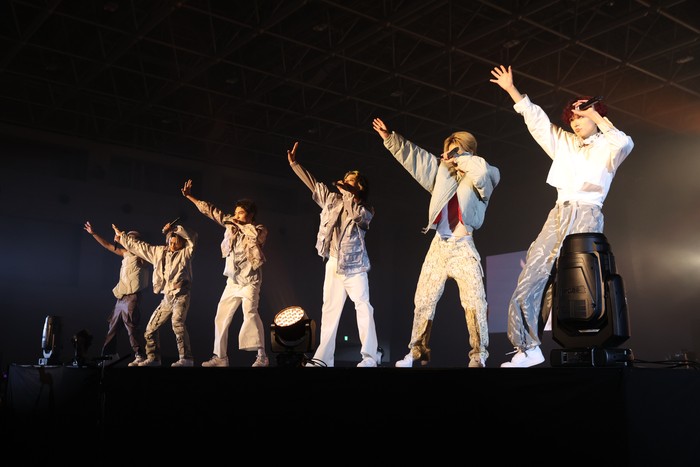 Festival rasanya nggak lengkap tanpa aksi-aksi fenomenal dan menghibur dari berbagai artis Jepang. Mumeixxx, shallm, NEWTREND, WILD BLUE, WATWING, dan masih banyak lagi sukses guncang stage!/ Foto: Dok. TGC SHIZUOKA 2025 for SDGs by TOKYO GIRLS COLLECTION
