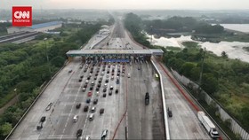 VIDEO: H-5 Lebaran, Kondisi Gerbang Tol Cikampek Utama dari Udara