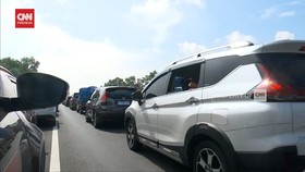 VIDEO: H-5 Lebaran, Tol Cipali Dipadati Kendaraan Pemudik