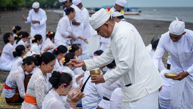 Jelang perayaan Nyepi, banyak orang saling berbagi doa dan harapan melalui ucapan. Simak kata-kata selamat hari raya Nyepi 2026 yang penuh kedamaian.