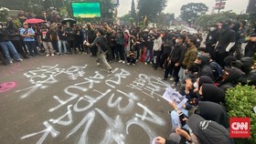 Aliansi Warga Sipil Gelar Aksi Tolak UU TNI di Tugu Kujang Bogor