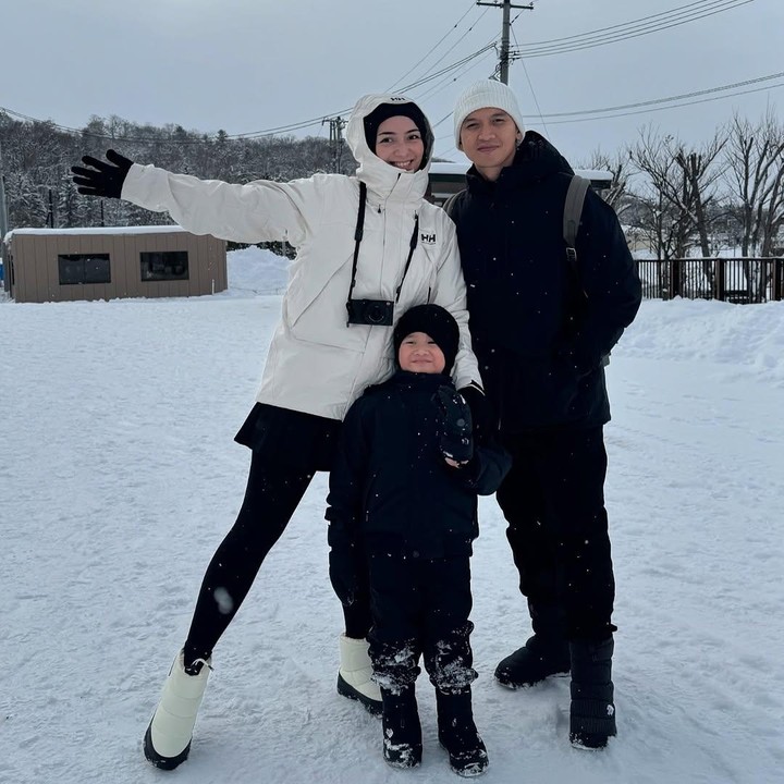 <p>Setelah menikah dengan Rezky Aditya, Citra Kirana dikaruniai seorang putra tampan, Bunda. Si Kecil pun diberi nama Keene Atharrazka Adhitya. (Foto: Instagram: @citraciki)</p>