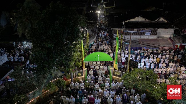FOTO: Suasana Hangat Tradisi Bukber di Kampung Arab Pekojan