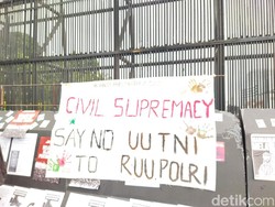 Warganet Geram Tim Medis Diserang Saat Demo #CabutUUTNI & #TolakRUUPolri