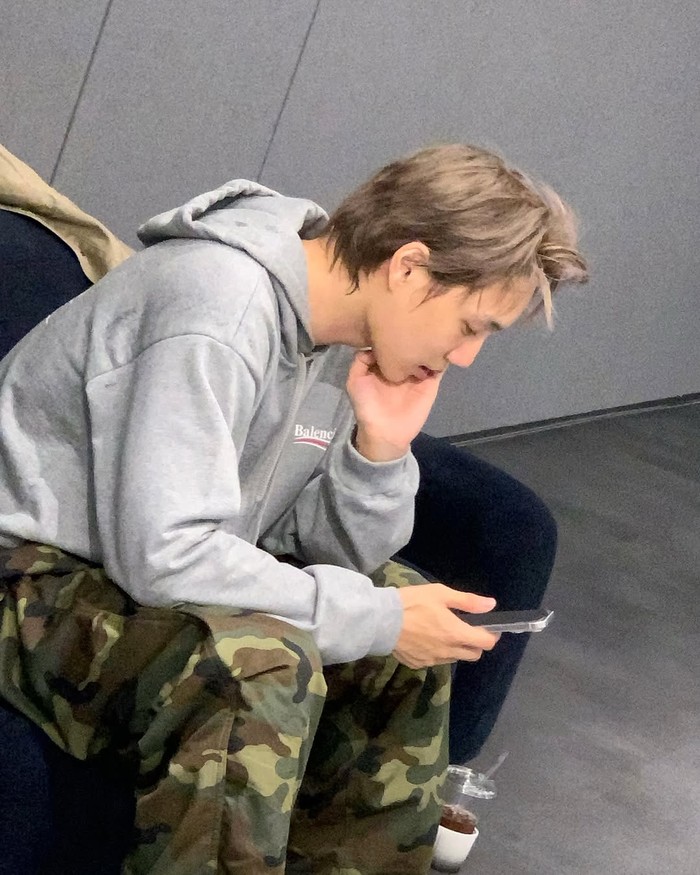 Di comeback terbarunya kali ini, Kai banyak berpartisipasi langsung dalam proses pembuatannya. Pelantun 'Rover' tersebut siap menunjukkan pertumbuhan musiknya yang lebih matang dan sesuai dengan citra memesona selama ini./ Foto: instagram.com/zkdlin