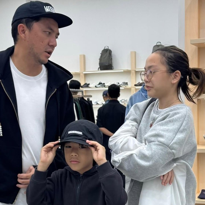 <p>Memasuki usia remaja, hubungan Omesh dengan anak perempuannya sama sekali tidak merenggang, Bunda. Bahkan, keduanya sering menghabiskan waktu bersama. (Foto: Instagram: @omeshomesh)</p>